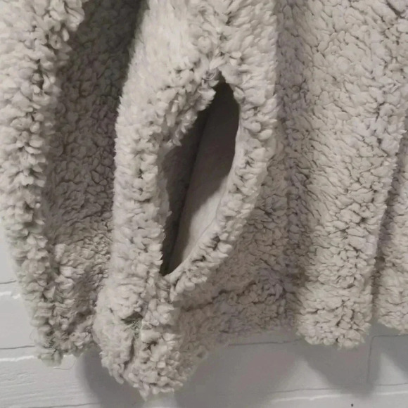 NFL Team Apparel Sherpa Pullover with Logo Seahawks Size: XL - Picture 5 of 5